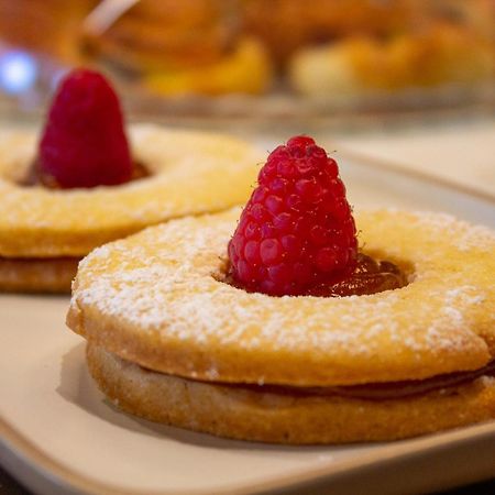 Doride Suites Boutique Hotel マリーナ・ディ・カッラーラ エクステリア 写真