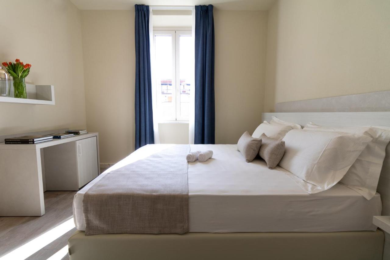 Doride Suites Boutique Hotel マリーナ・ディ・カッラーラ エクステリア 写真