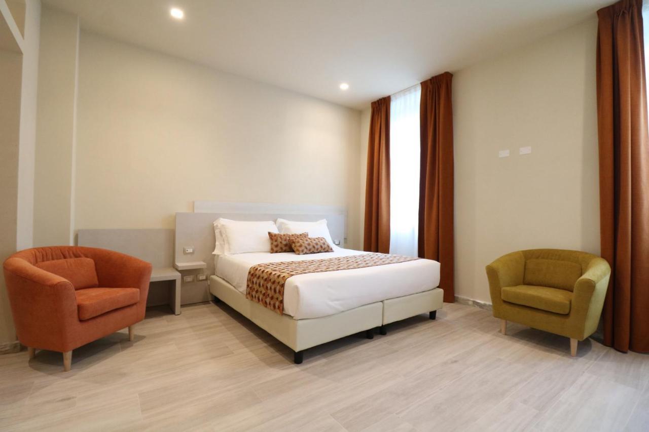 Doride Suites Boutique Hotel マリーナ・ディ・カッラーラ エクステリア 写真
