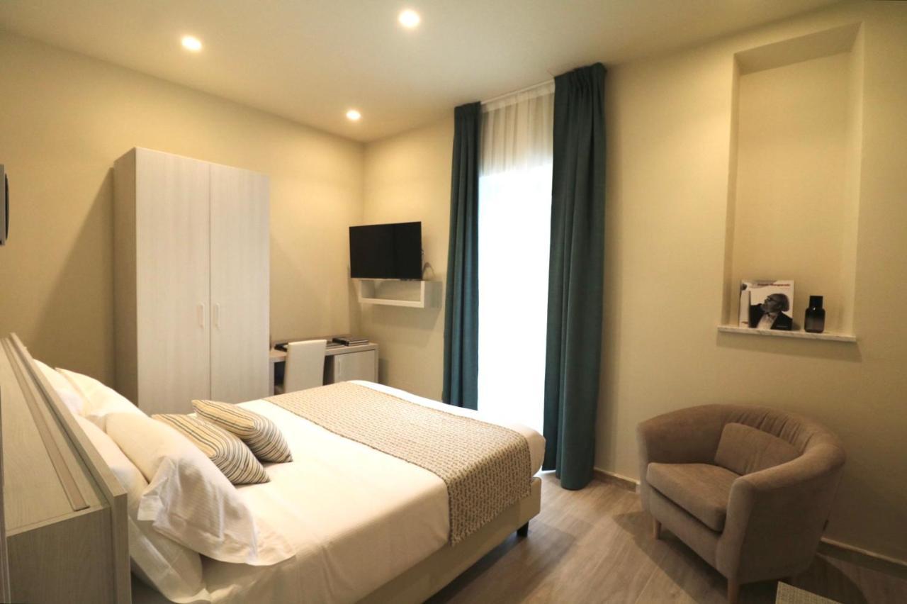 Doride Suites Boutique Hotel マリーナ・ディ・カッラーラ エクステリア 写真