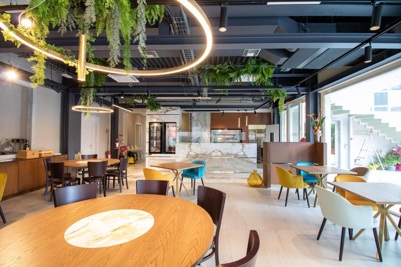 Doride Suites Boutique Hotel マリーナ・ディ・カッラーラ エクステリア 写真