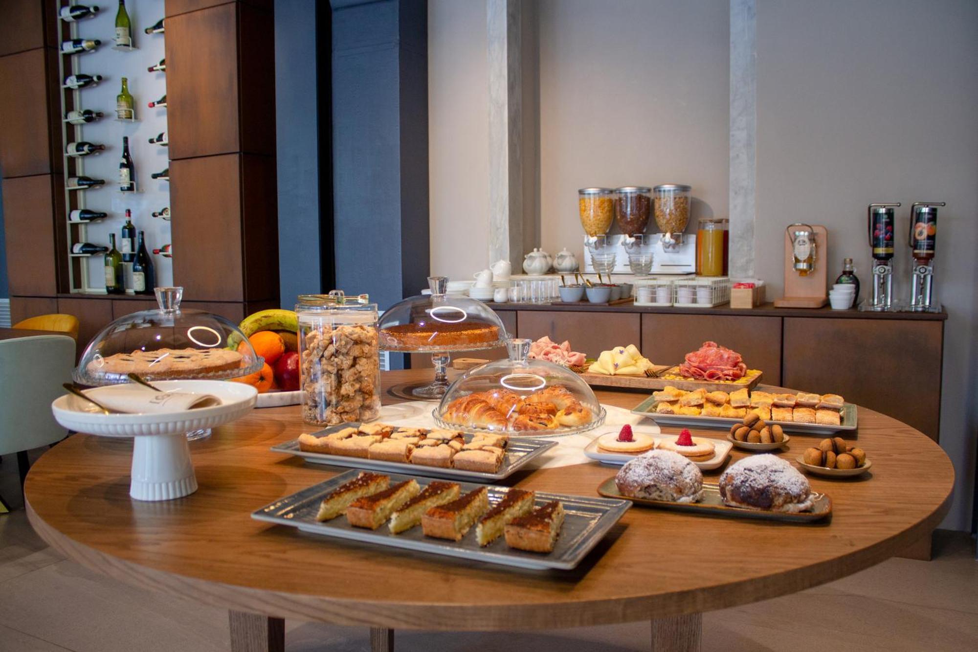Doride Suites Boutique Hotel マリーナ・ディ・カッラーラ エクステリア 写真