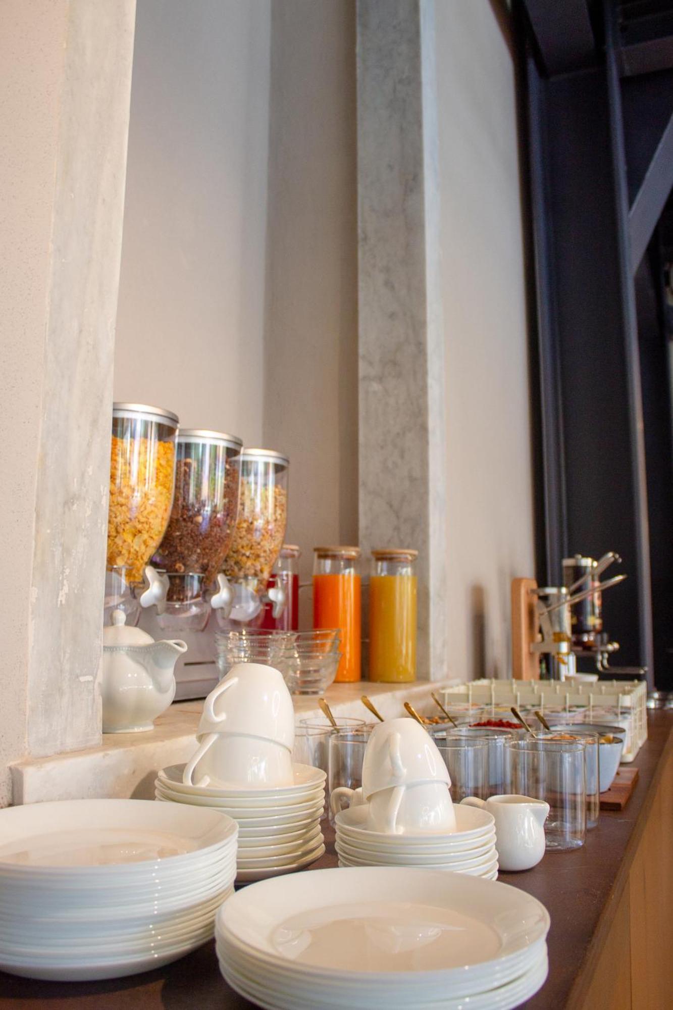 Doride Suites Boutique Hotel マリーナ・ディ・カッラーラ エクステリア 写真