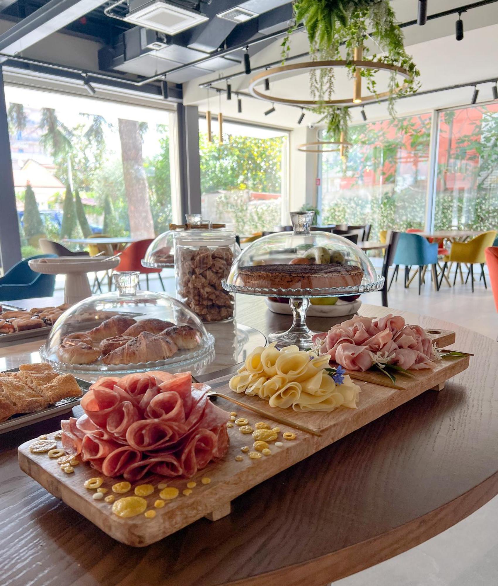 Doride Suites Boutique Hotel マリーナ・ディ・カッラーラ エクステリア 写真