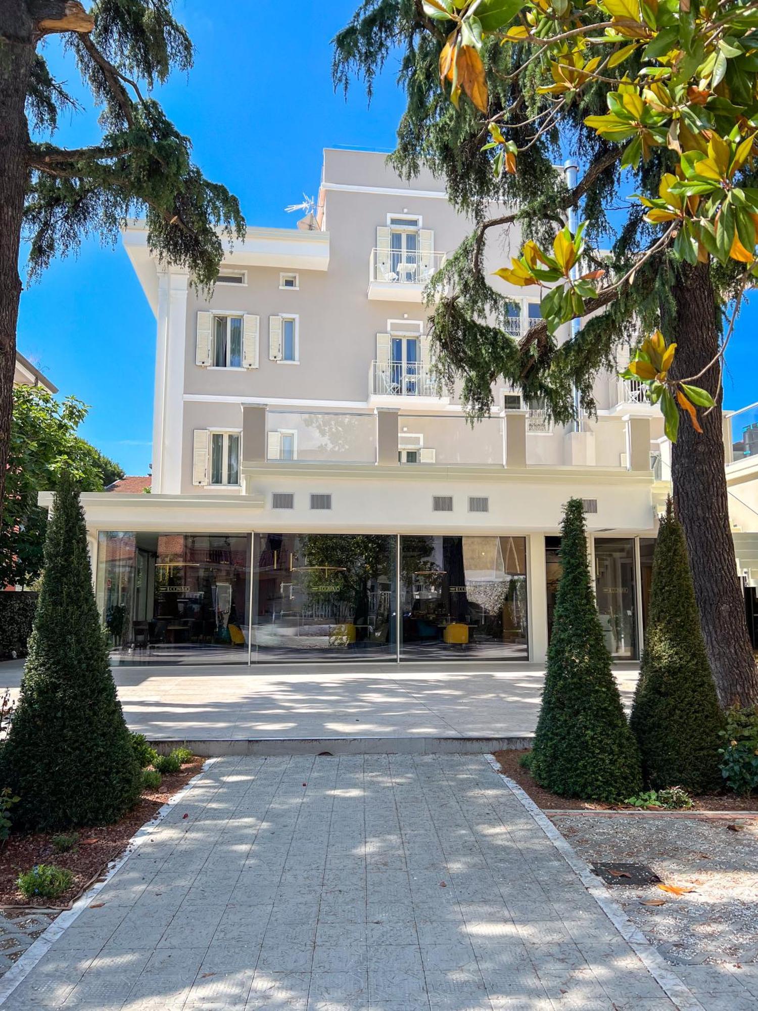 Doride Suites Boutique Hotel マリーナ・ディ・カッラーラ エクステリア 写真