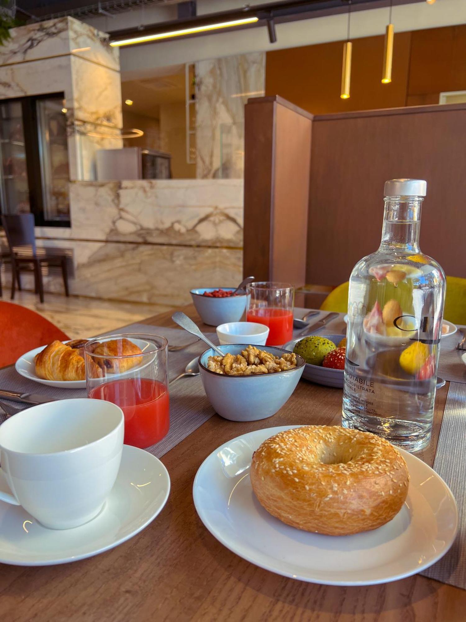 Doride Suites Boutique Hotel マリーナ・ディ・カッラーラ エクステリア 写真
