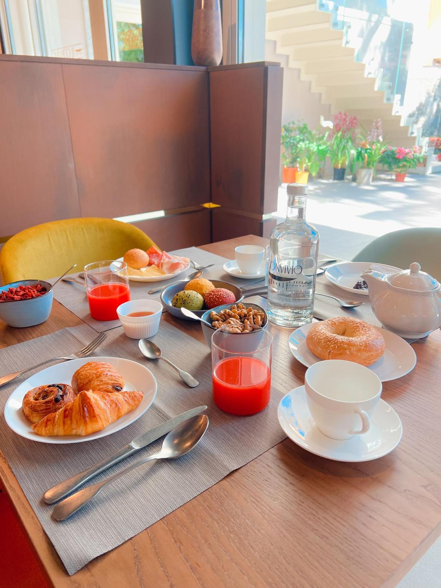Doride Suites Boutique Hotel マリーナ・ディ・カッラーラ エクステリア 写真