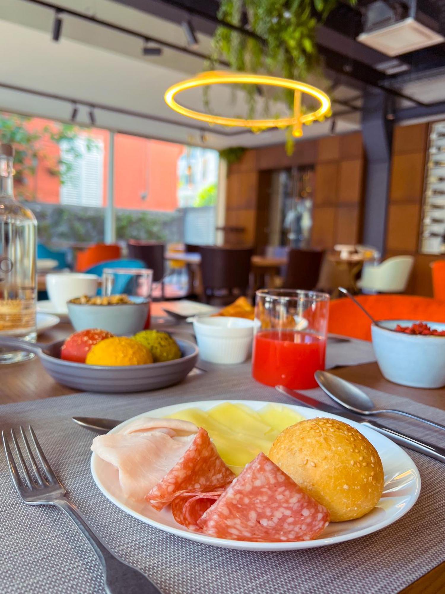 Doride Suites Boutique Hotel マリーナ・ディ・カッラーラ エクステリア 写真