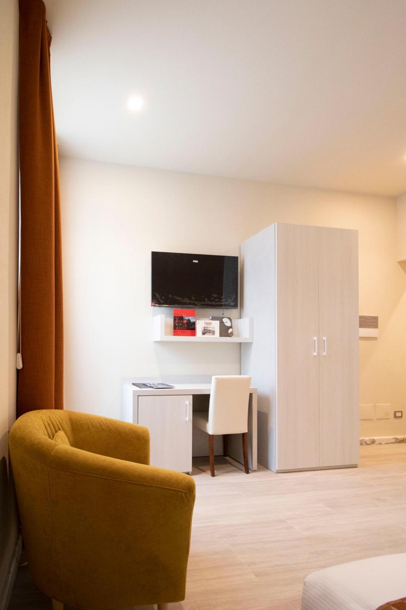 Doride Suites Boutique Hotel マリーナ・ディ・カッラーラ エクステリア 写真
