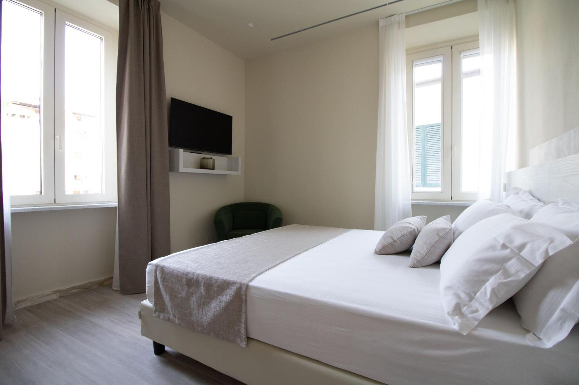 Doride Suites Boutique Hotel マリーナ・ディ・カッラーラ エクステリア 写真