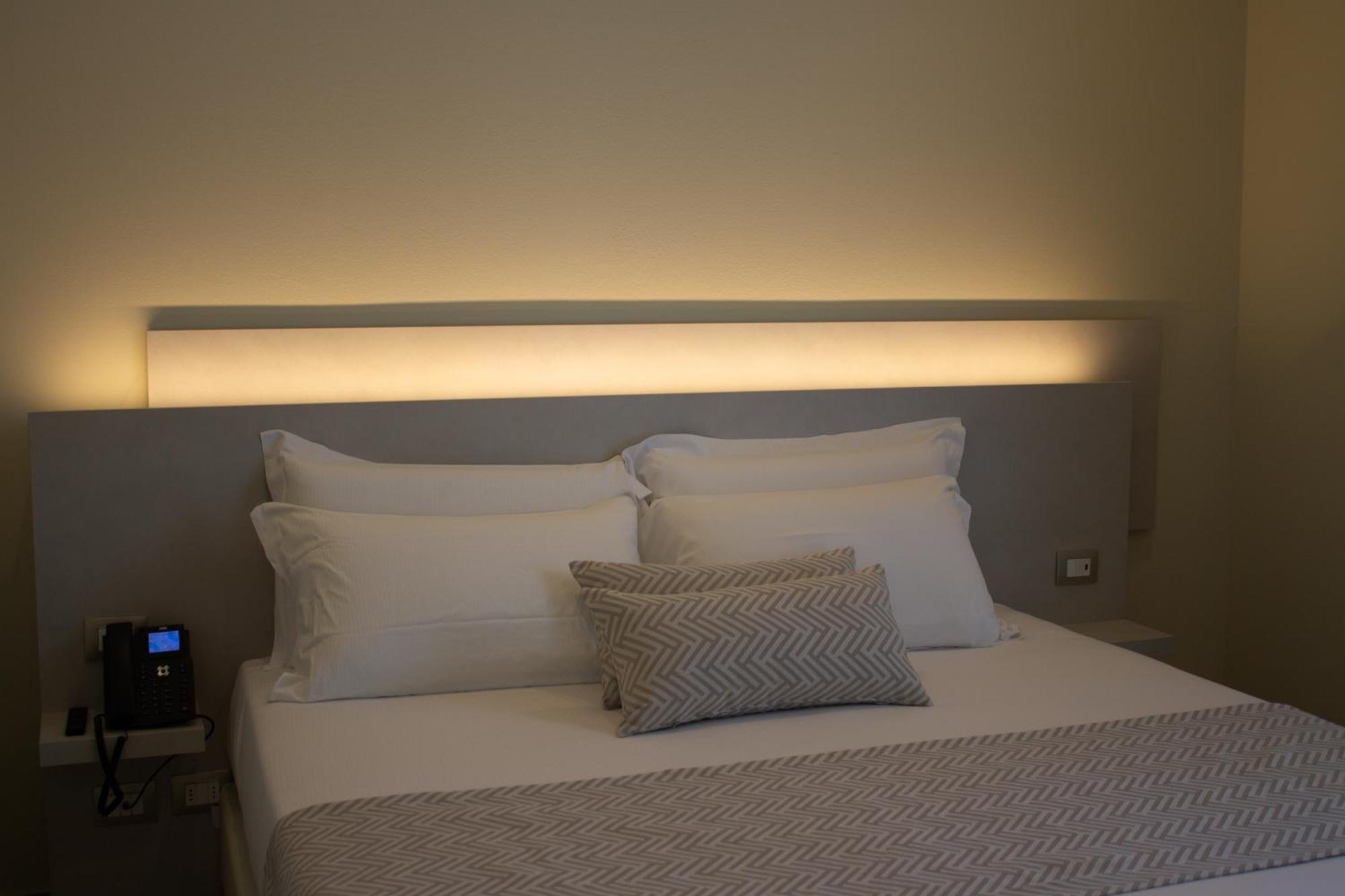 Doride Suites Boutique Hotel マリーナ・ディ・カッラーラ エクステリア 写真